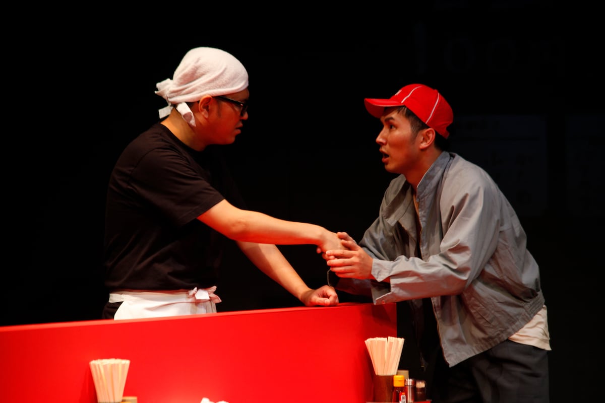 2014年「シソンヌライブ[deux]初演」より、「ラーメン屋」。