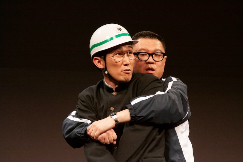 「野村くん、登校する」