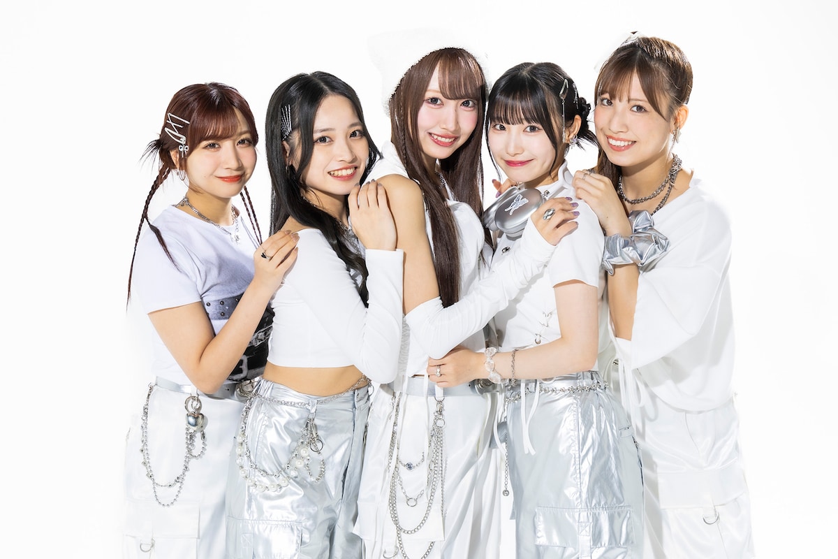 左から太田彩夏、入内嶋涼、野村実代、倉島杏実、荒井優希。