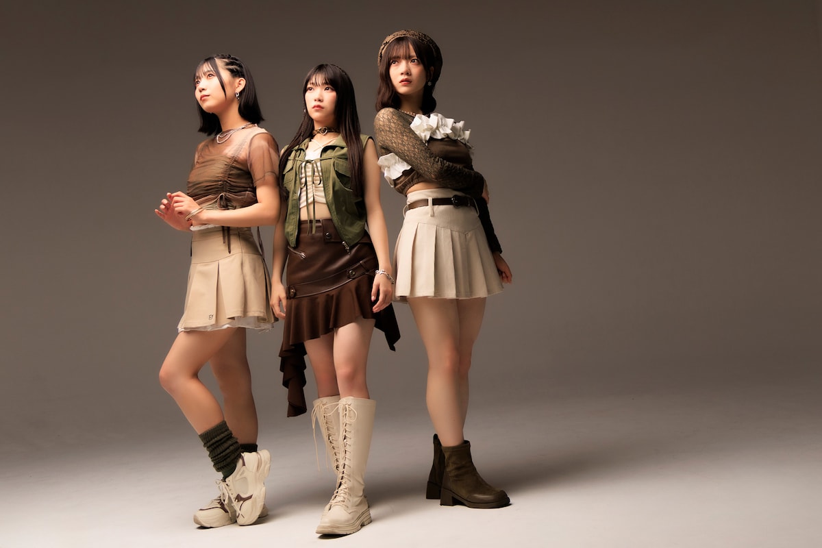 左から坂本真凛、河村優愛、中坂美祐。
