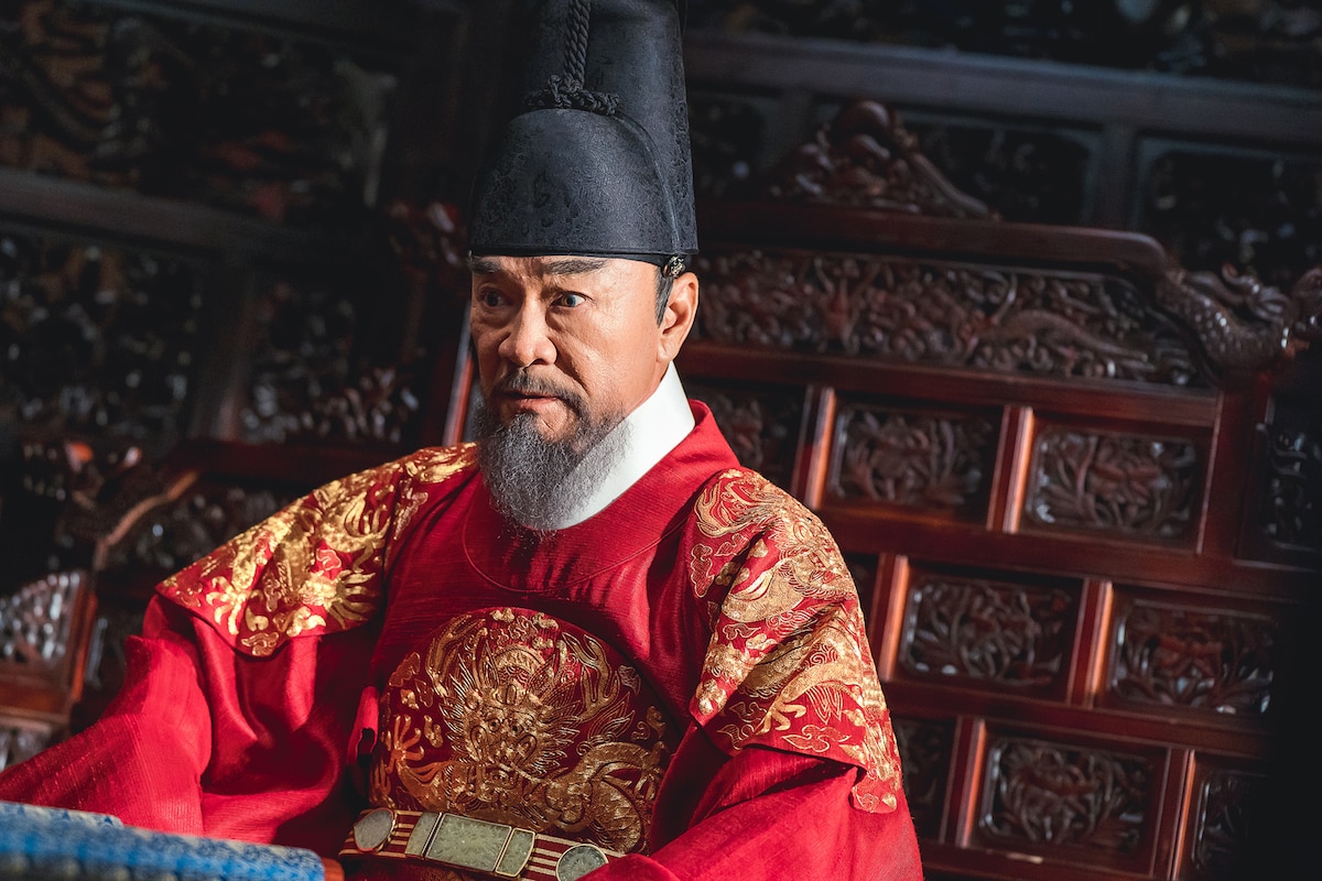 「赤い袖先」より、国王・英祖（イ・ドクファ）。