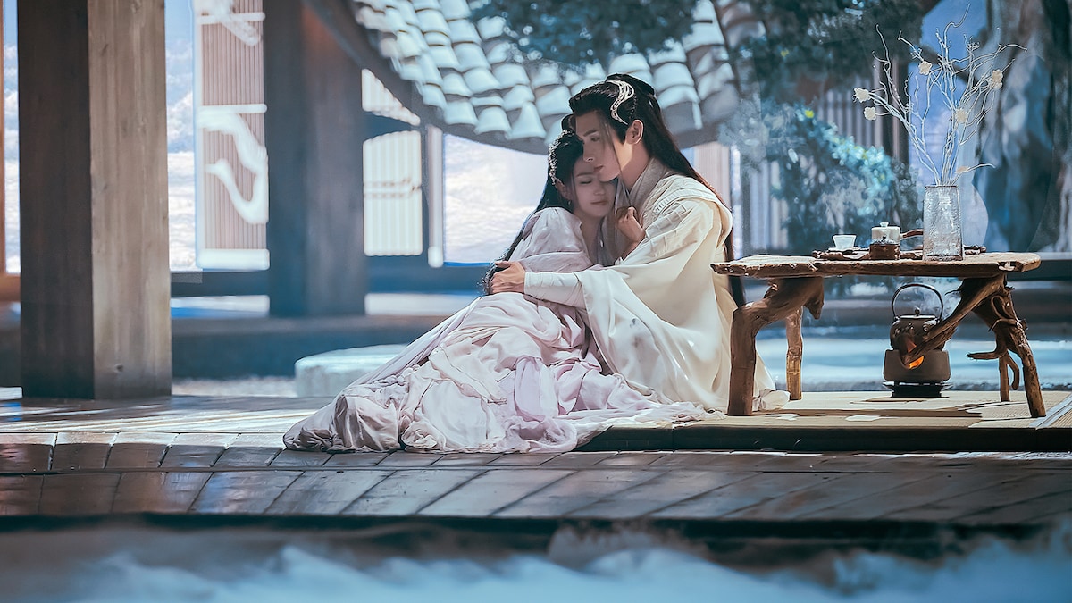 シュー・ルー演じる柳梢（左）とチャン・ビンビン演じる洛歌（右）。