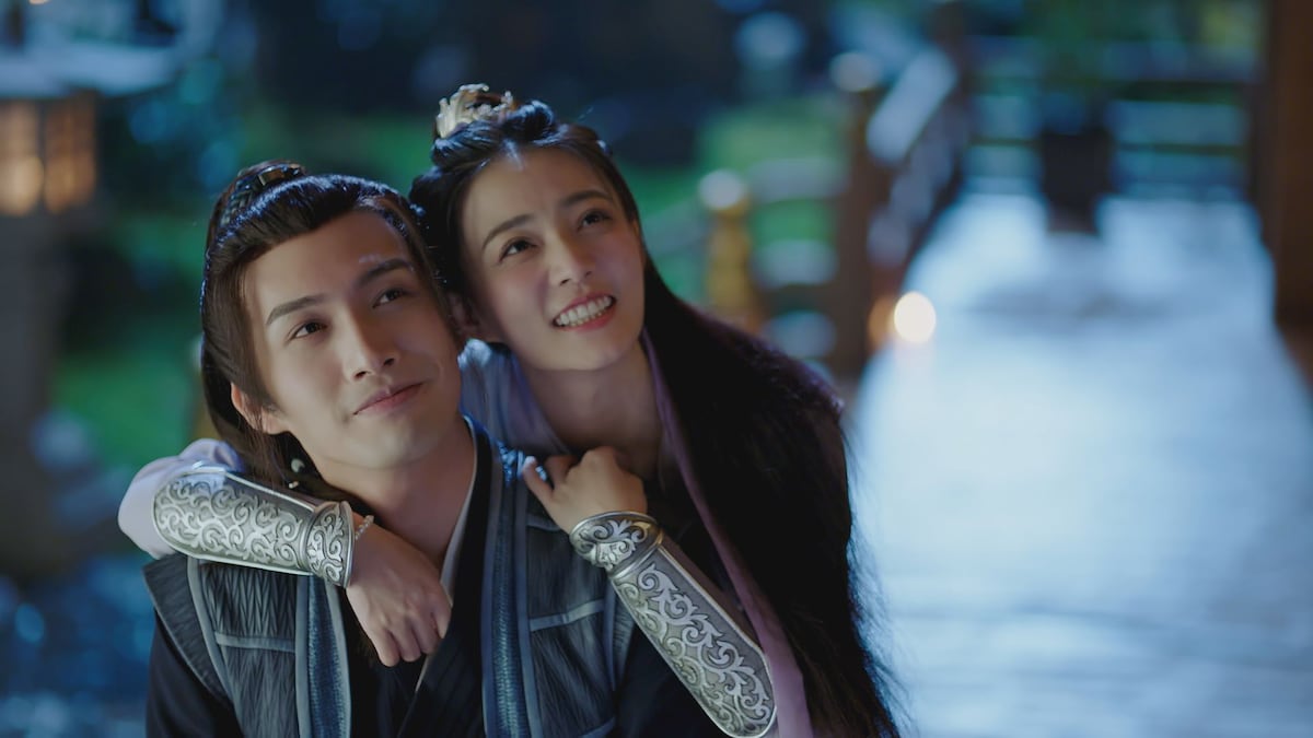 チャン・ビンビン演じる陸離（左）とシュー・ルー演じる柳梢（右）。