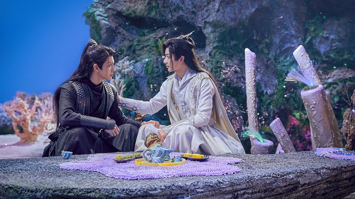 ライリー・ワン演じる阿浮（左）とワン・ヨウシュオ演じる訶那（右）。