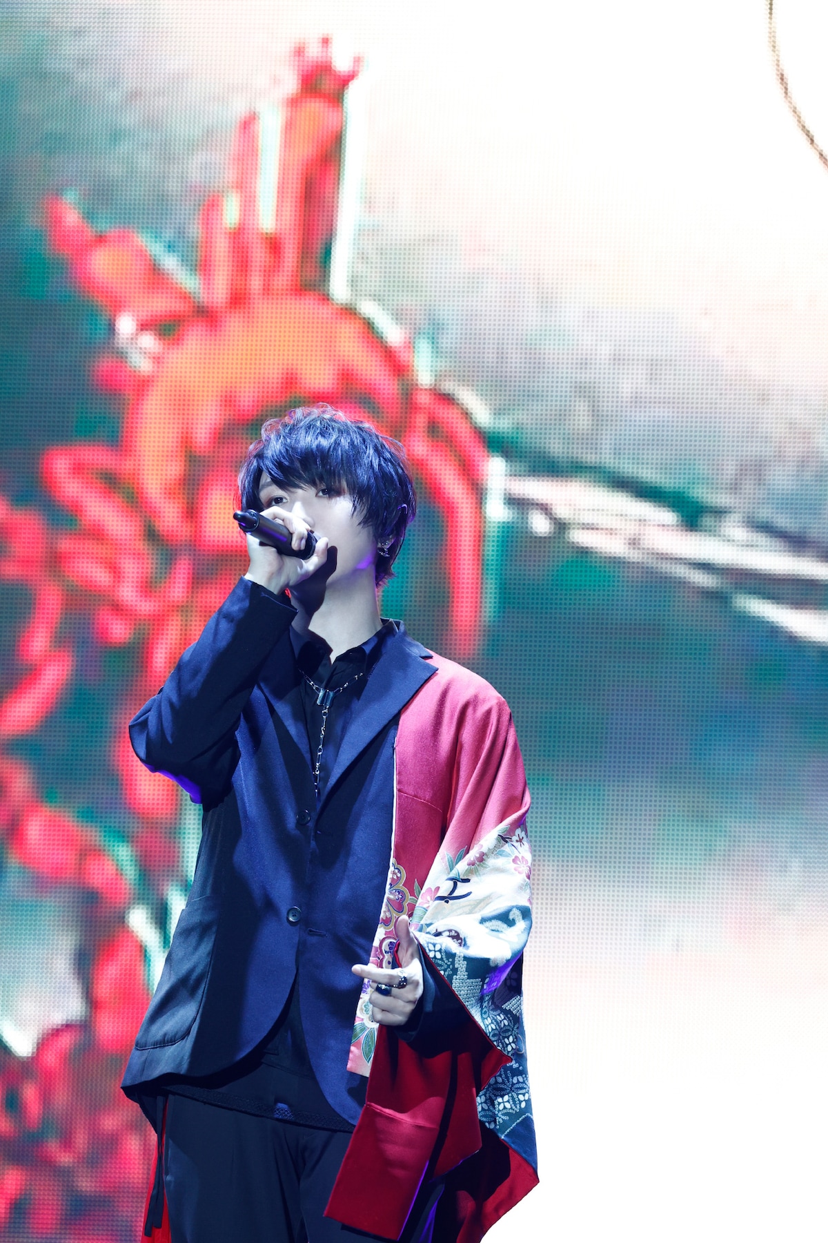 そらる。「SORARU Birthday 2024 VOCALOID Cover Live -空祭り-」より。