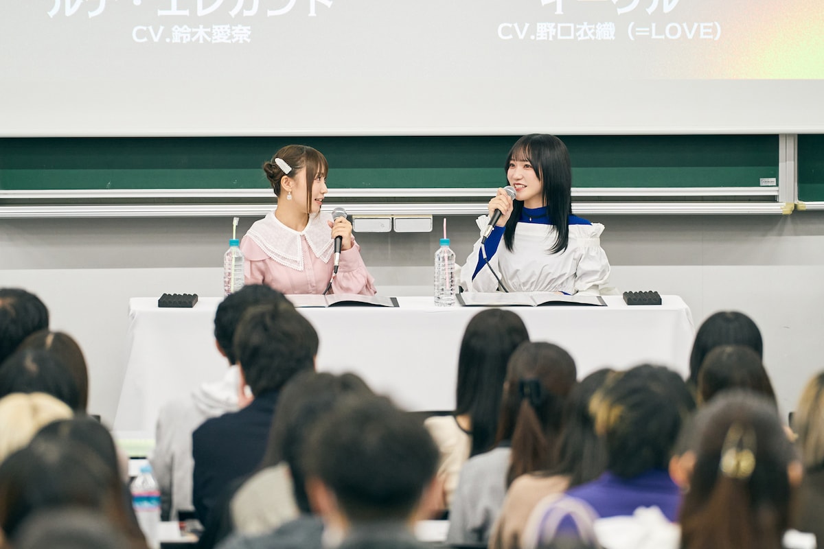 左から鈴木愛奈、野口衣織。