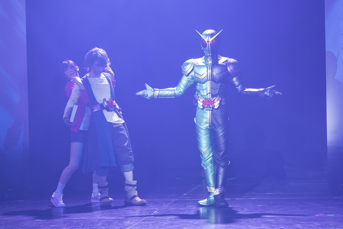 「風都探偵 The STAGE」より、仮面ライダーWの変身シーン。