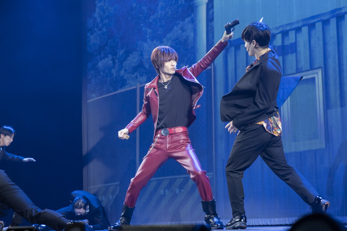 「風都探偵 The STAGE」より、上野凱扮する照井竜（中央）。