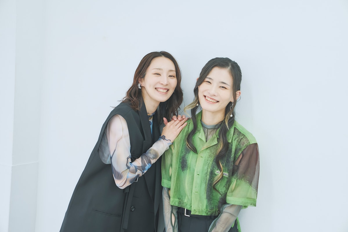 左から澄輝さやと、汐月しゅう。