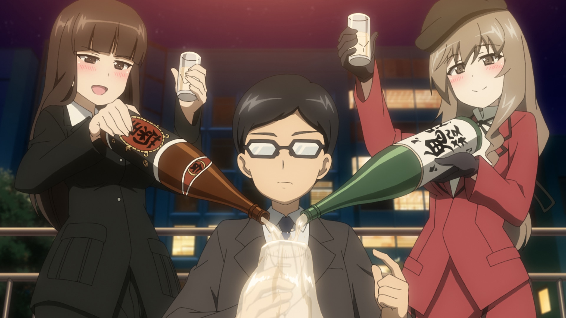 アニメ「ガールズ＆パンツァー もっとらぶらぶ作戦です！」第2幕より。左からおでんの屋台で飲む西住しほ、辻廉太、島田千代。