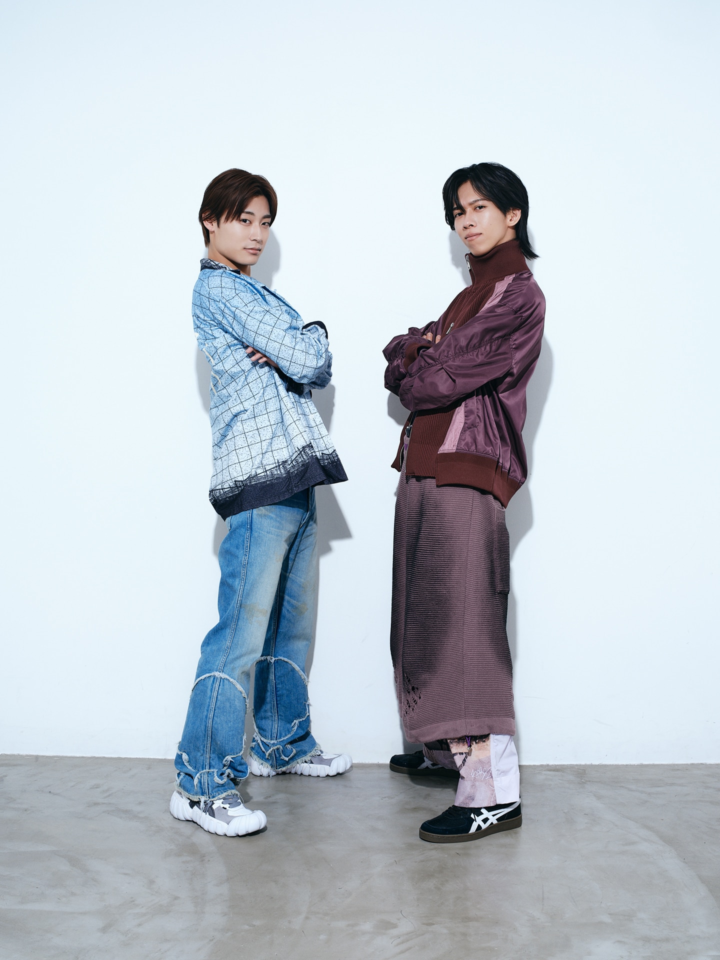 アロハ考案のポーズ。ちょっとずつ地面に近づいていく2人。