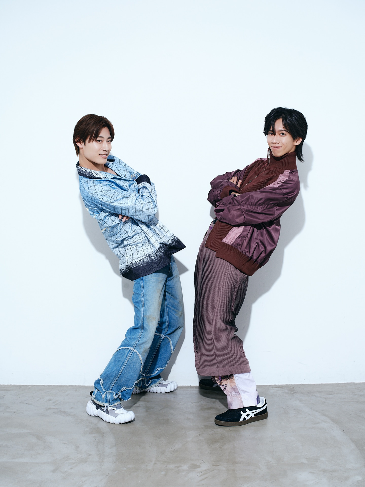 アロハ考案のポーズ。ちょっとずつ地面に近づいていく2人。