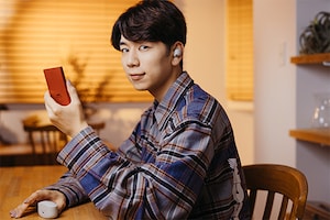 西山宏太朗がソニーの完全ワイヤレスイヤホン「WF-1000XM4」を体験｜自身の楽曲や、敬愛する藤井隆＆ハロプロを“いい音”で味わい尽くす