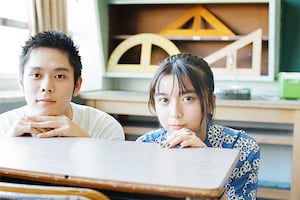 「子供はわかってあげない」上白石萌歌と細田佳央太の“2年後の夏”を写真家・石田真澄が切り取る / 笑いと敬意あふれる対談も