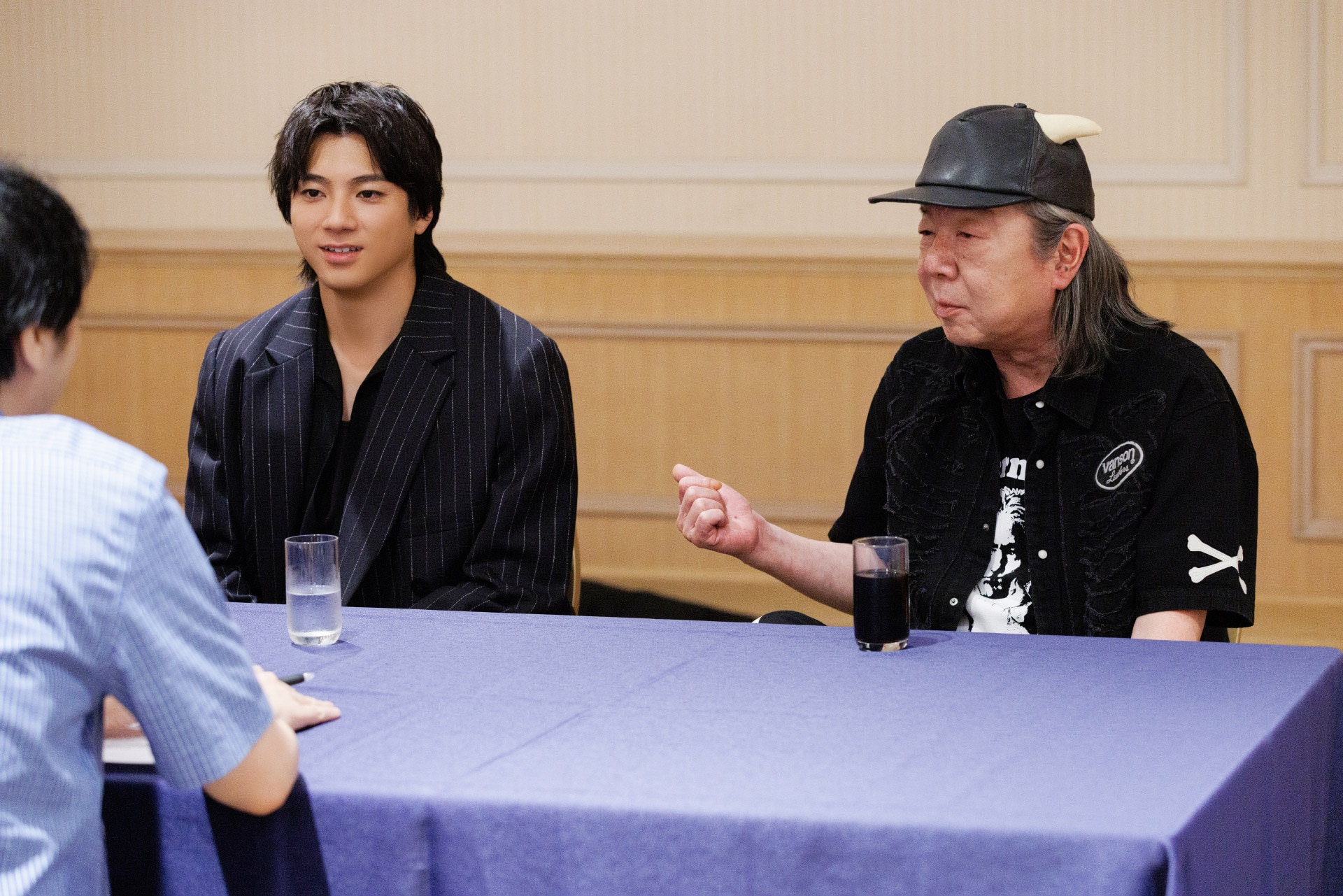 左から山田裕貴、古田新太