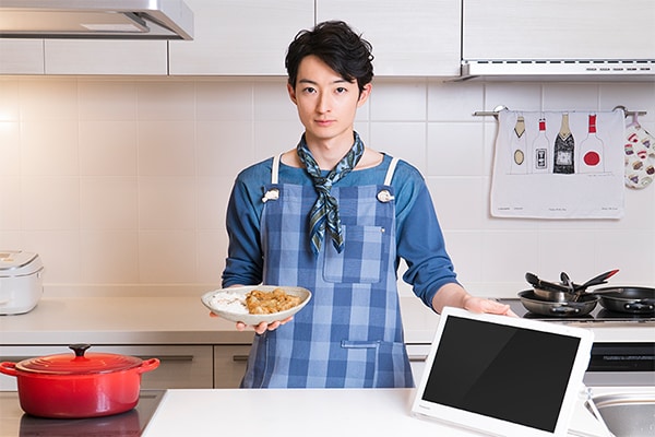 ルパパト」濱正悟の1st写真集アザーカット到着、ブルーではなく紅の