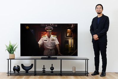 デジナタ連載 映画監督・吉野耕平がMini LED 4K液晶ビエラで「沈黙の艦隊 北極海大海戦」を鑑賞「観る側も作り手も高みを目指して行ける」