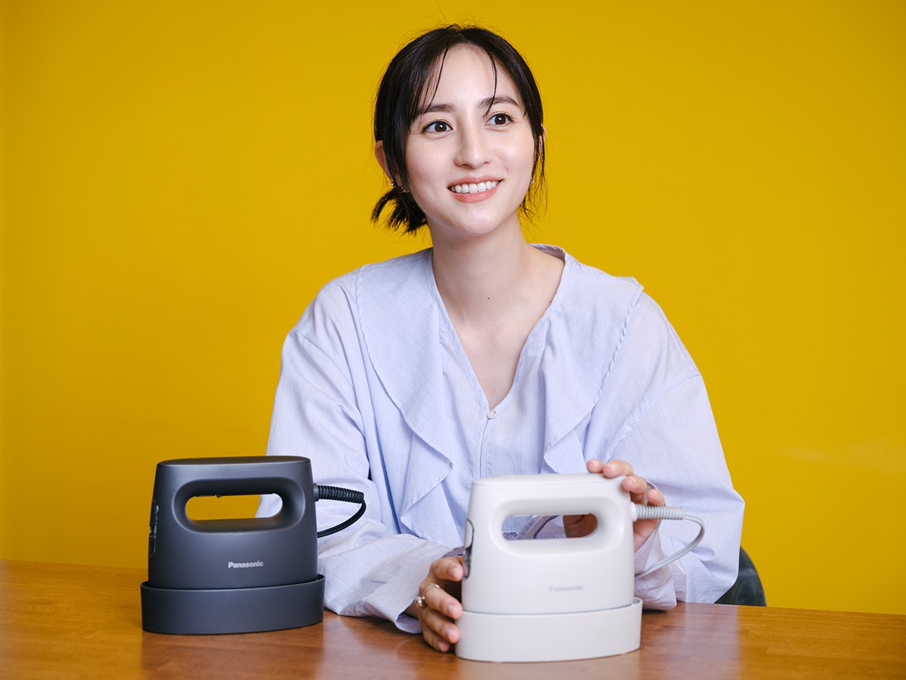 衣類スチーマーを日常的に使っているという堀田茜