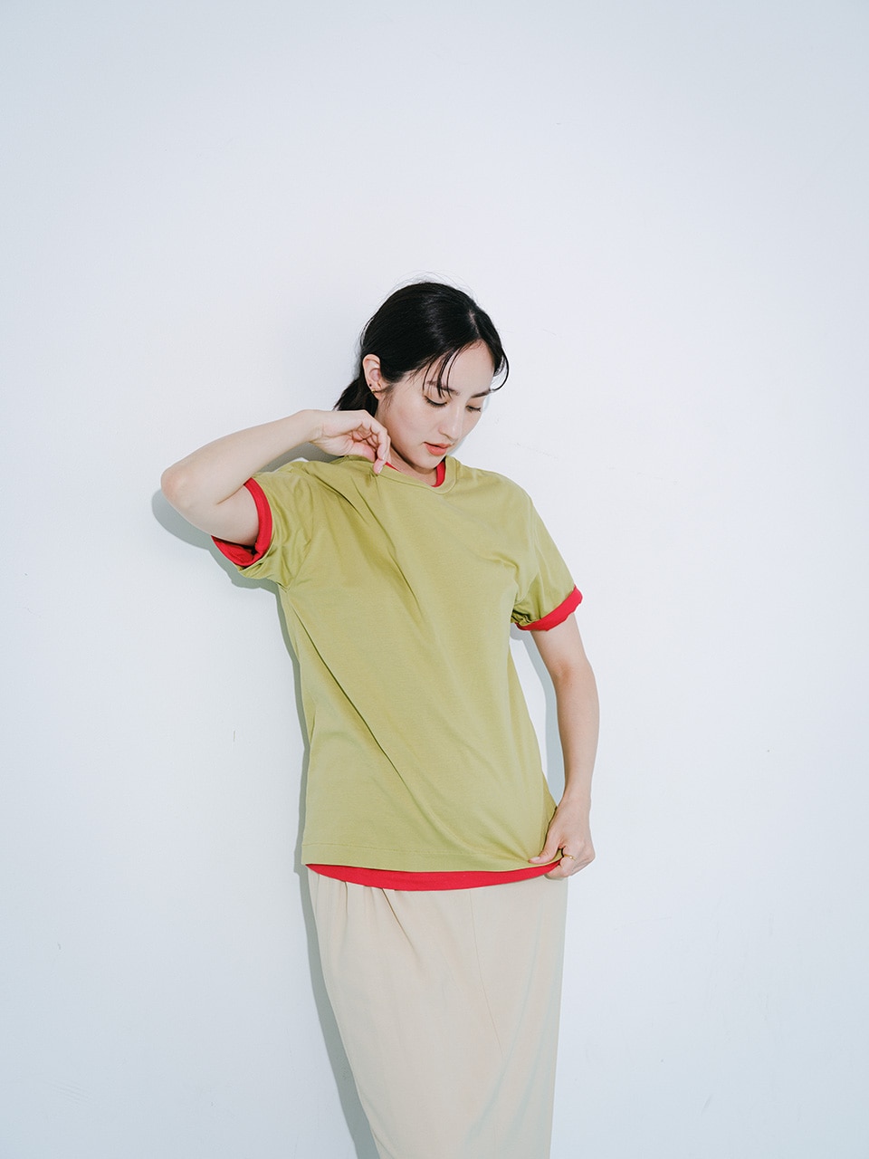 Tシャツコーデの堀田茜