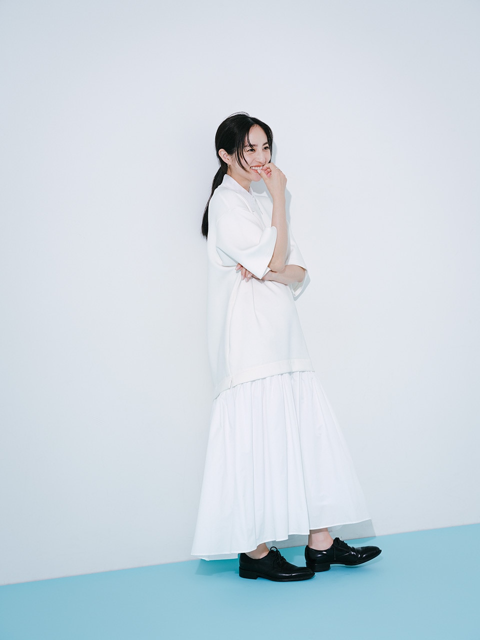 ワンピースコーデの堀田茜