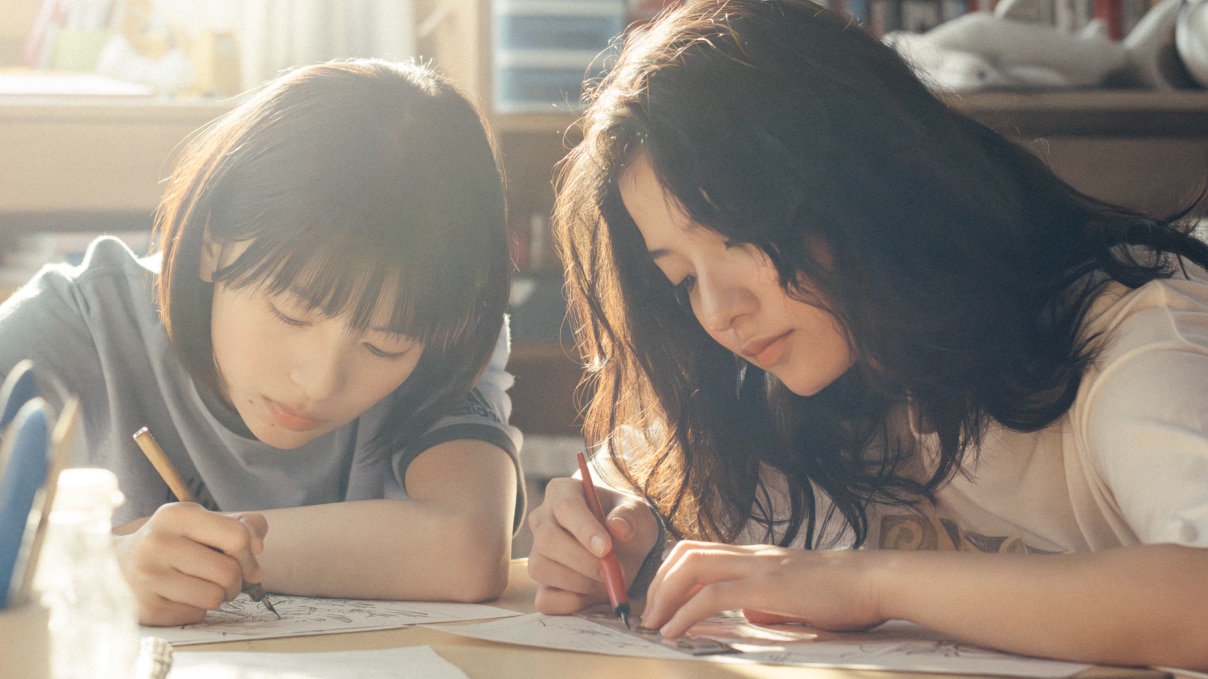 実写映画「ルックバック」より、出口夏希演じる藤野（左）と蒔田彩珠演じる京本（右）