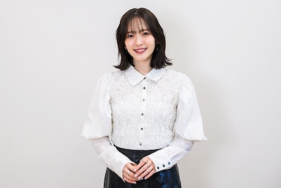 JR東海「推し旅」×鈴木愛理コラボ記念インタビュー｜新幹線での思い出や、主演映画「ただいまって言える場所」、母へ贈る特別な曲について語る