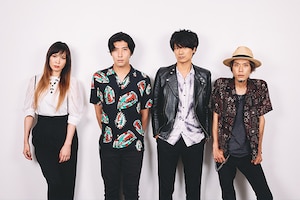 転がり続けて15年……5組のアーティスト仲間がa flood of circleを定義する