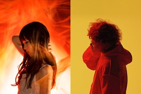 Aimer×Vaundy初対談、歌で惹かれ合った2人が明かすコラボ曲「地球儀」のレコーディング秘話