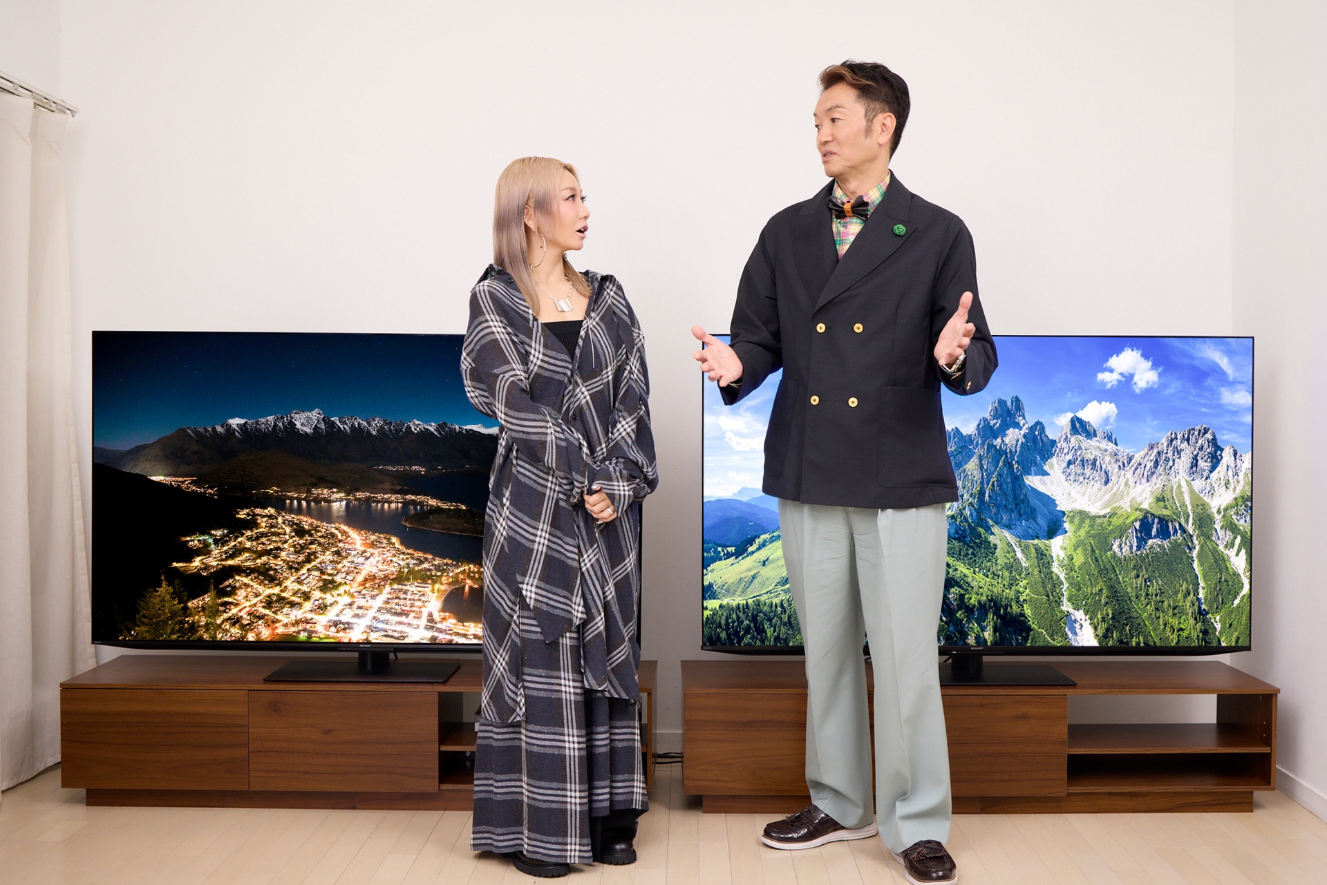 左から倖田來未、大抜卓人。