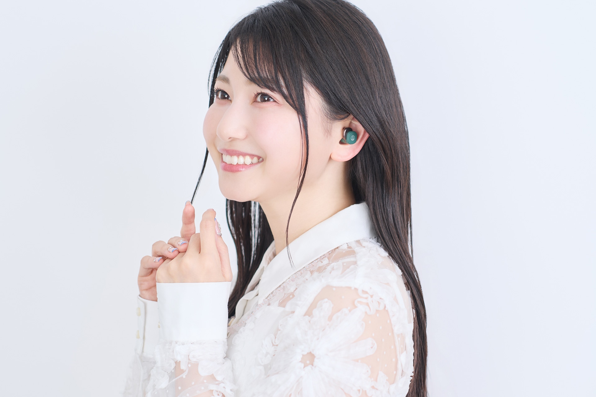 「ATH-SQ1TW2NC」フォレストグリーンを装着。