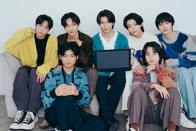 デジナタ連載｜CLASS SEVENが「プライベート・ビエラ」体験、販売中のライブBlu-ray「to HEROes～TOBE 1st Super Live～」を観ながら思い出を語る