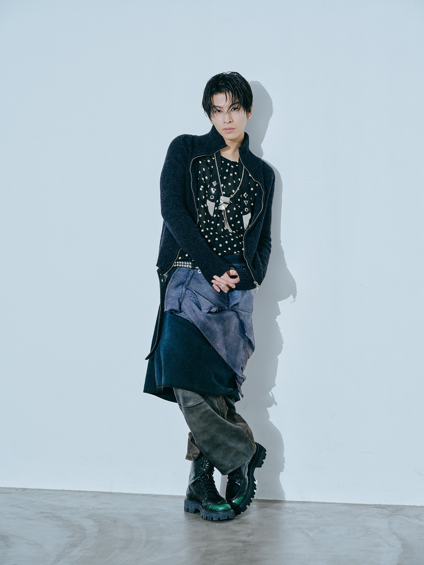 黒を基調とした1つ目のスタイリング。