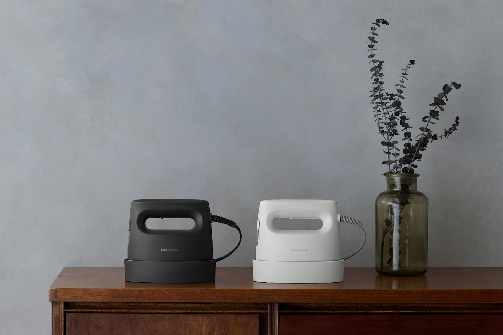 左からNI-FS70C-K、NI-FS70C-C