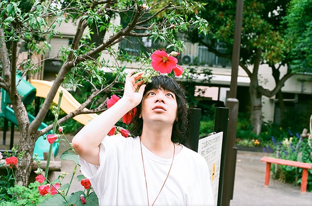 銀杏BOYZトリビュートアルバム「きれいなひとりぼっちたち」発売