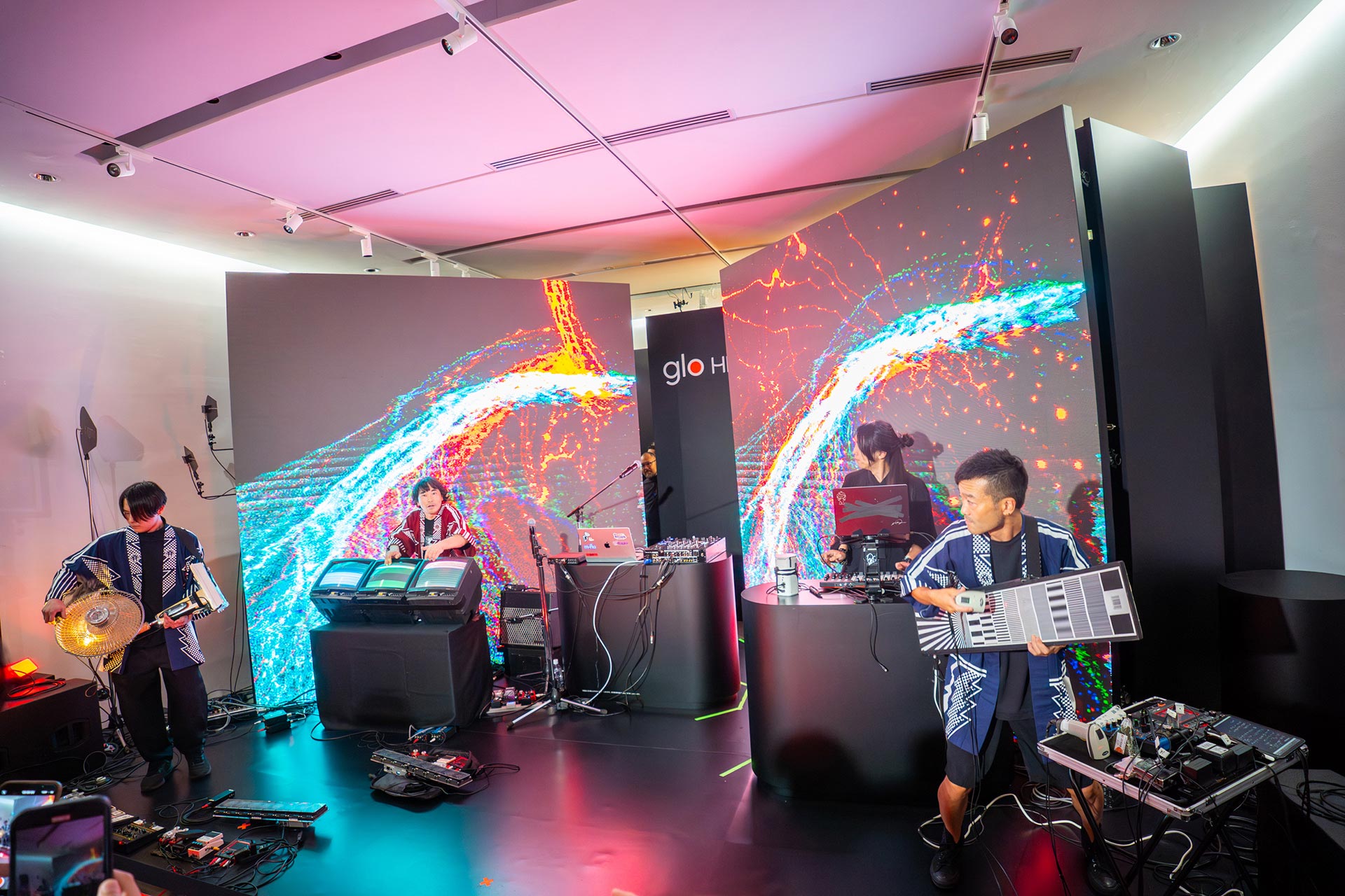 落合陽一とELECTRONICOS FANTASTICOS!。