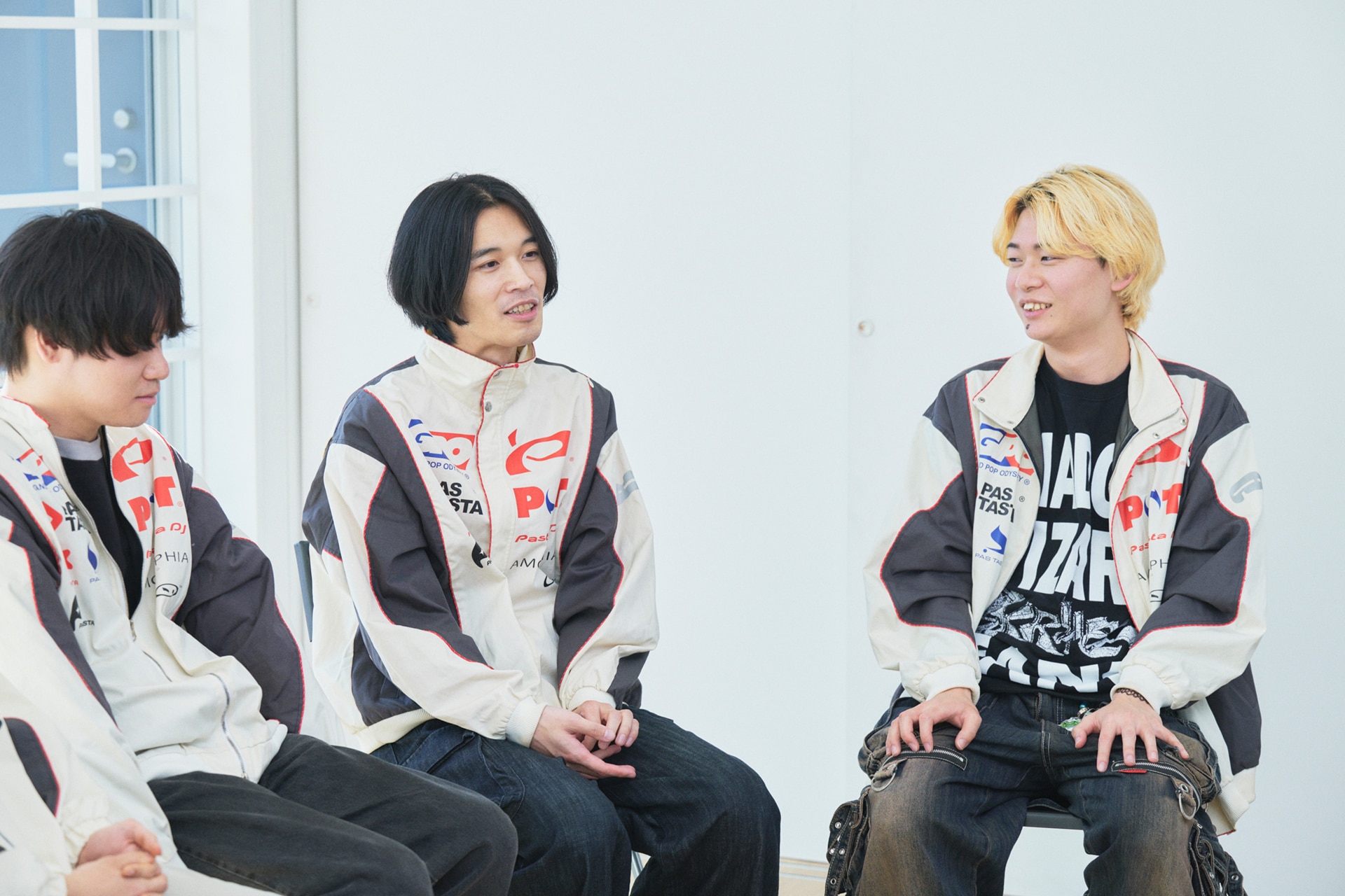 左からyuigot、ウ山あまね、hirihiri。