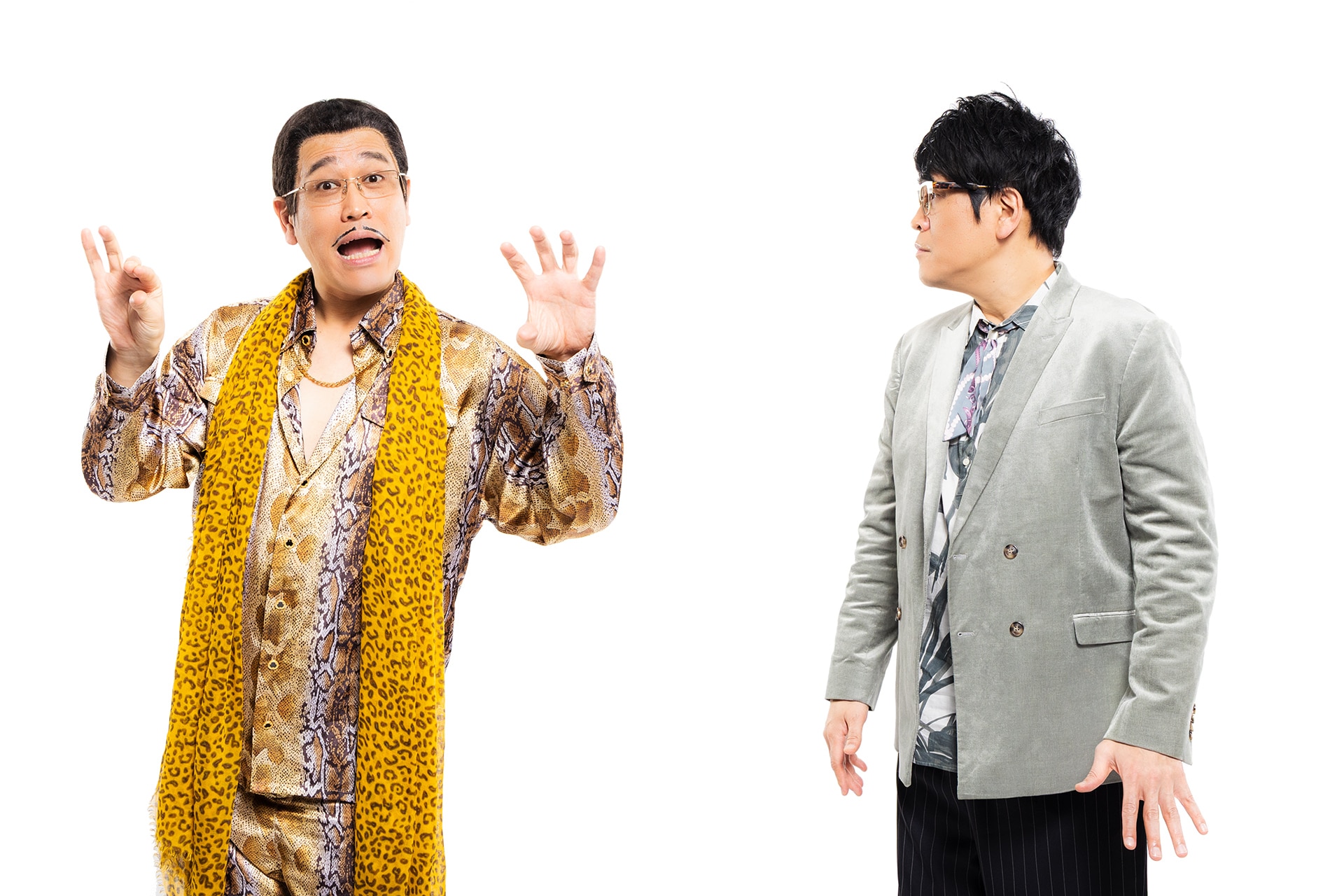 左からピコ太郎、古坂大魔王。