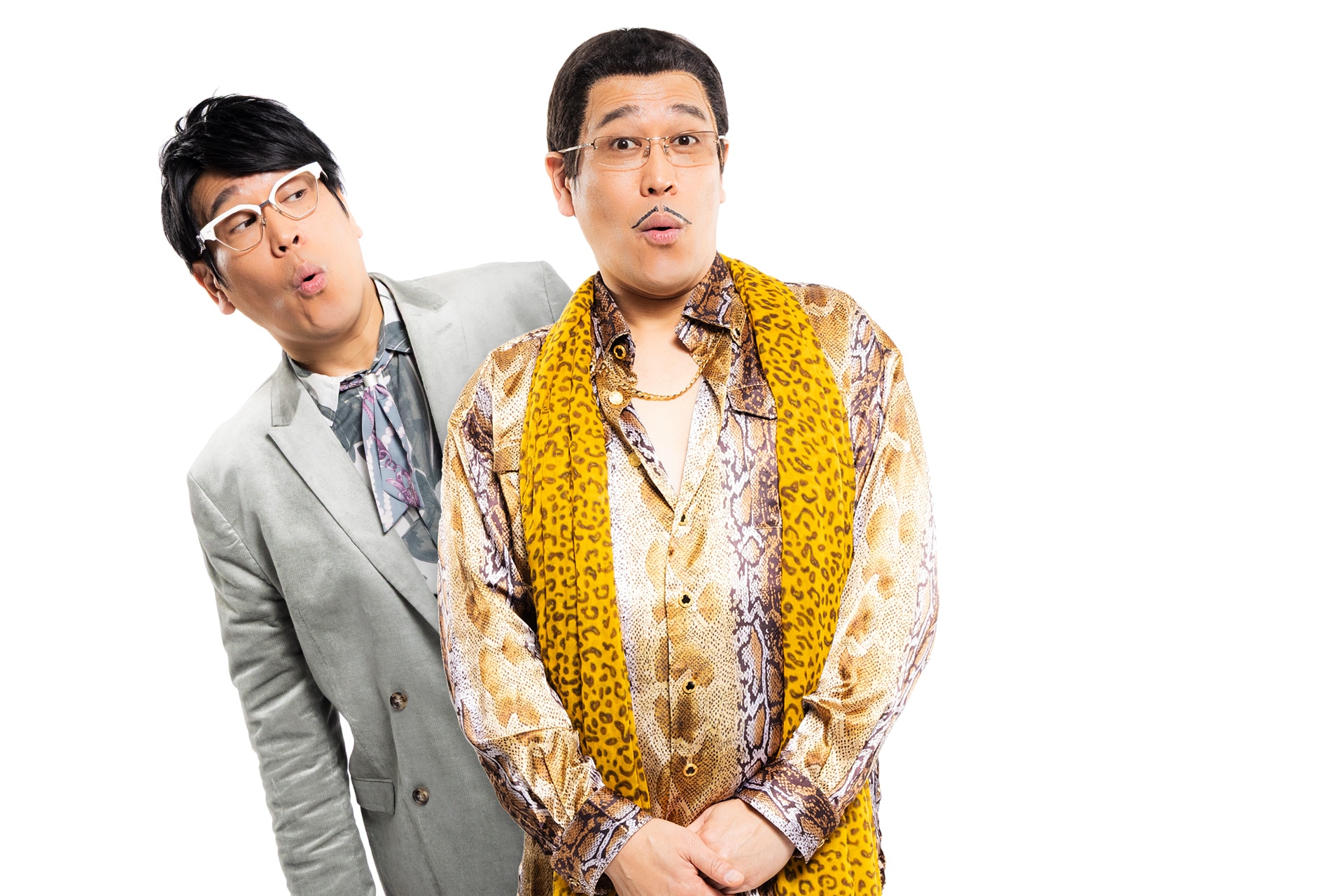 左からピコ太郎、古坂大魔王。