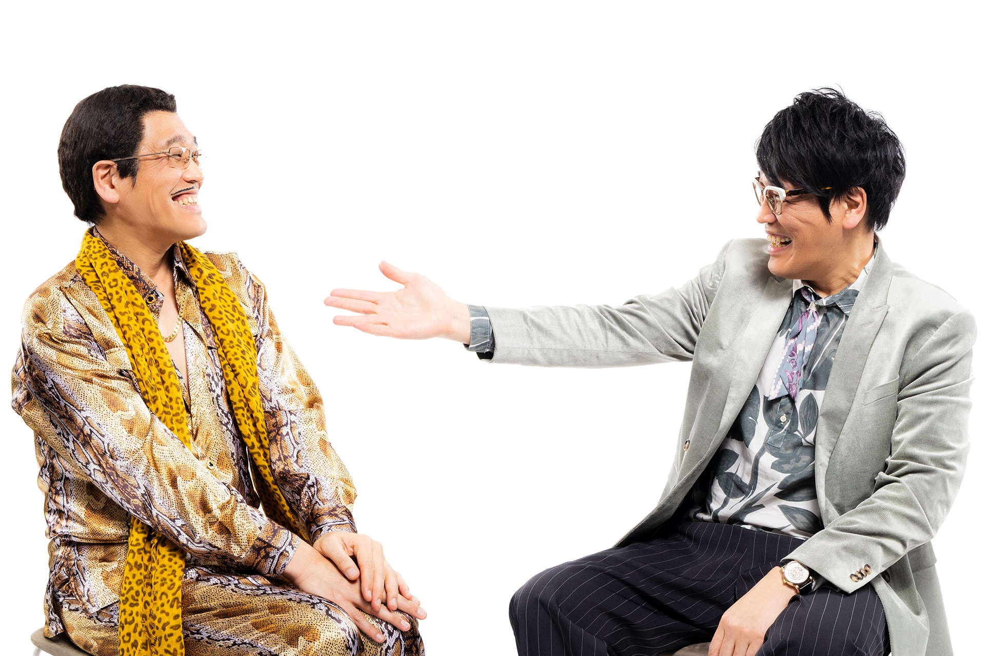 左からピコ太郎、古坂大魔王。