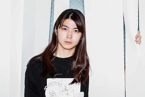 気鋭のシンガーソングライター小林私とは何者なのか？弾き語りや動画配信へのこだわり、創作活動のルーツを掘り下げるロングインタビュー