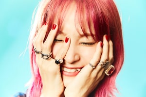 LiSA「LADYBUG」インタビュー｜大注目の中でリリースされるソロデビュー10周年記念作、自分自身を壊して作り上げた11年目のLiSA