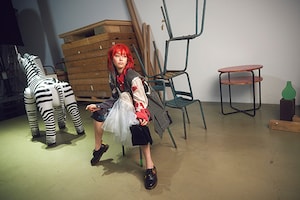 LiSAインタビュー｜ドラマ主題歌で新たな挑戦、軽やかなステップで歌う新作「HADASHi NO STEP」