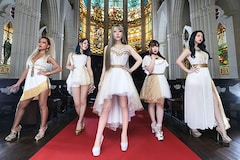 LOVEBITES「GLORY, GLORY, TO THE WORLD / グローリー、グローリー、トゥ・ザ・ワールド」インタビュー