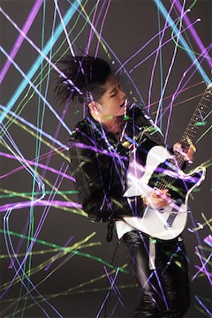 MIYAVI「Afraid To Be Cool / Raise Me Up」特集