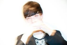 向井太一インタビュー｜人々の支えになるアルバム「COLORLESS」の制作背景と近年の多彩な活動に迫る