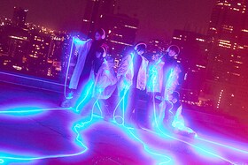 「ヨルヤン」から鮮烈デビュー、“多様声”を操る若者の代弁者・mzsrz