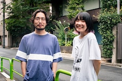 ネクライトーキー「ふざけてないぜ」もっさ（Vo, G）＆朝日（G） アニメ「カノジョも彼女」オープニングテーマのトリッキーな新曲を語る