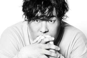 祝メジャーデビュー5周年！岡崎体育の仕事術を「OT WORKS II」全曲解説で掘り下げる