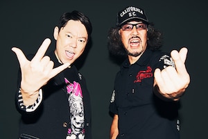 映画「音量を上げろタコ！なに歌ってんのか全然わかんねぇんだよ!!」特集｜阿部サダヲ×三木聡対談 / コンピレーション盤解説インタビュー