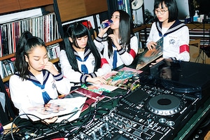 「RED BULL MUSIC FESTIVAL TOKYO 2017」特集｜新しい学校のリーダーズインタビュー